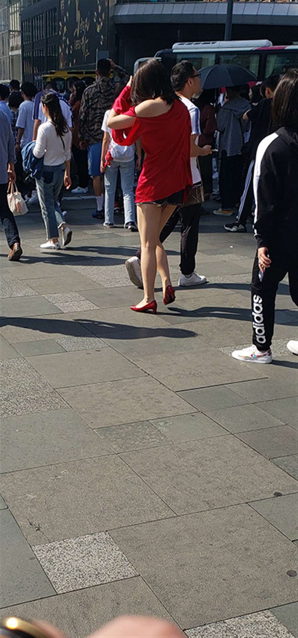 图片[3]-【凯恩赛贴】夏天很多美女都露出了可爱小月牙-街拍流行馆