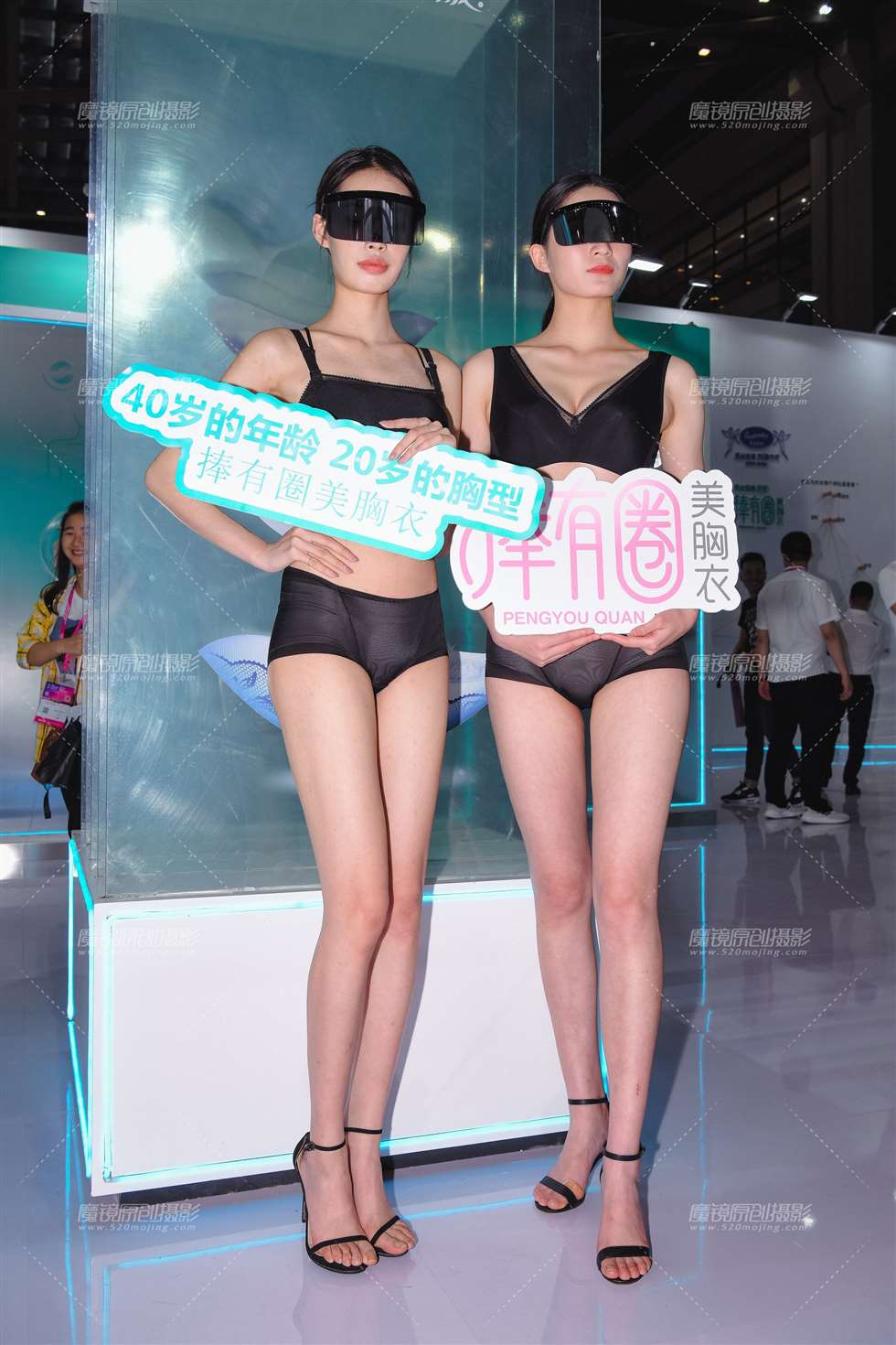 图片[5]-【久久赛帖】2019深圳内衣展2个长腿模特-街拍流行馆
