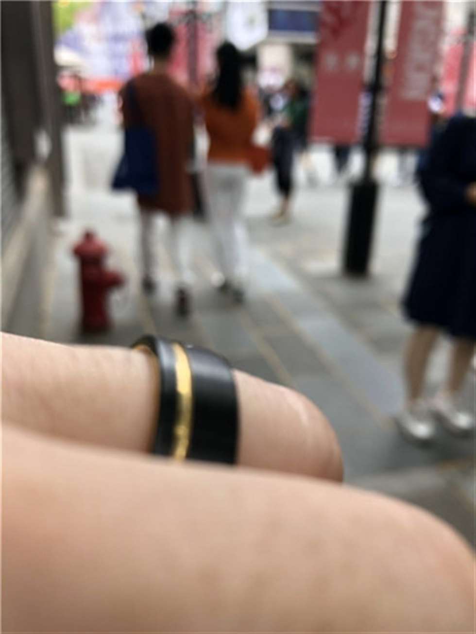 图片[3]-【Mark赛帖】橘色上衣白色紧身休闲裤美女-街拍流行馆