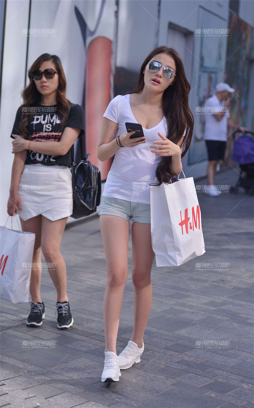图片[5]-热裤美胸性感美女-街拍流行馆