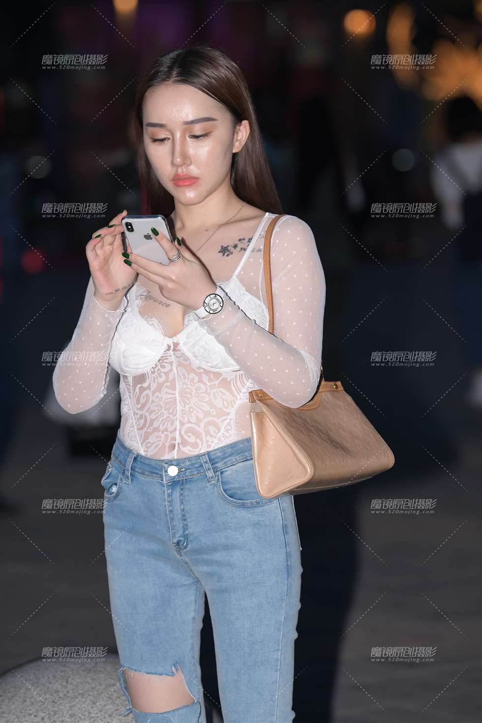 图片[1]-【红石赛帖】傍晚偶遇性感牛仔美女-街拍流行馆
