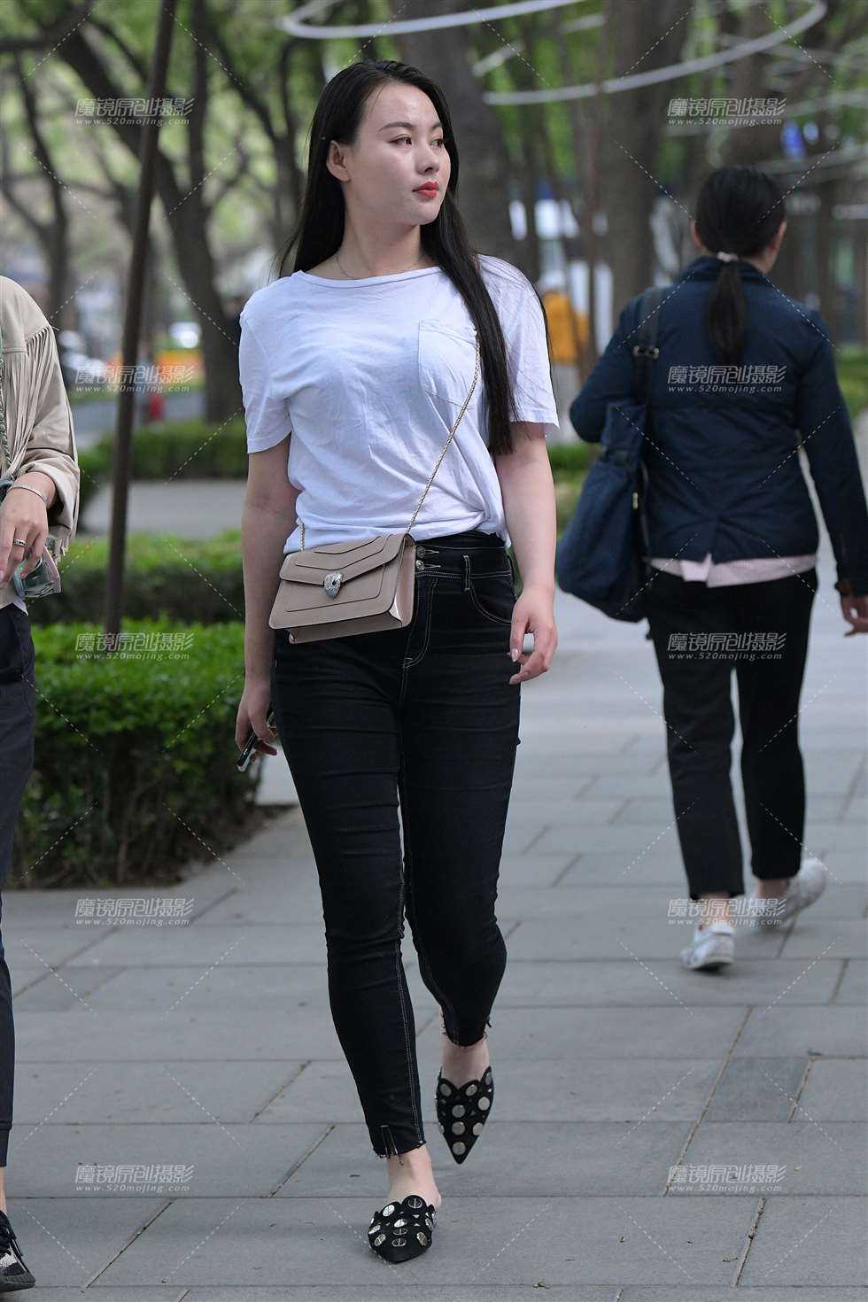 图片[1]-【街拍之魂赛帖】偶遇黑色紧牛-街拍流行馆