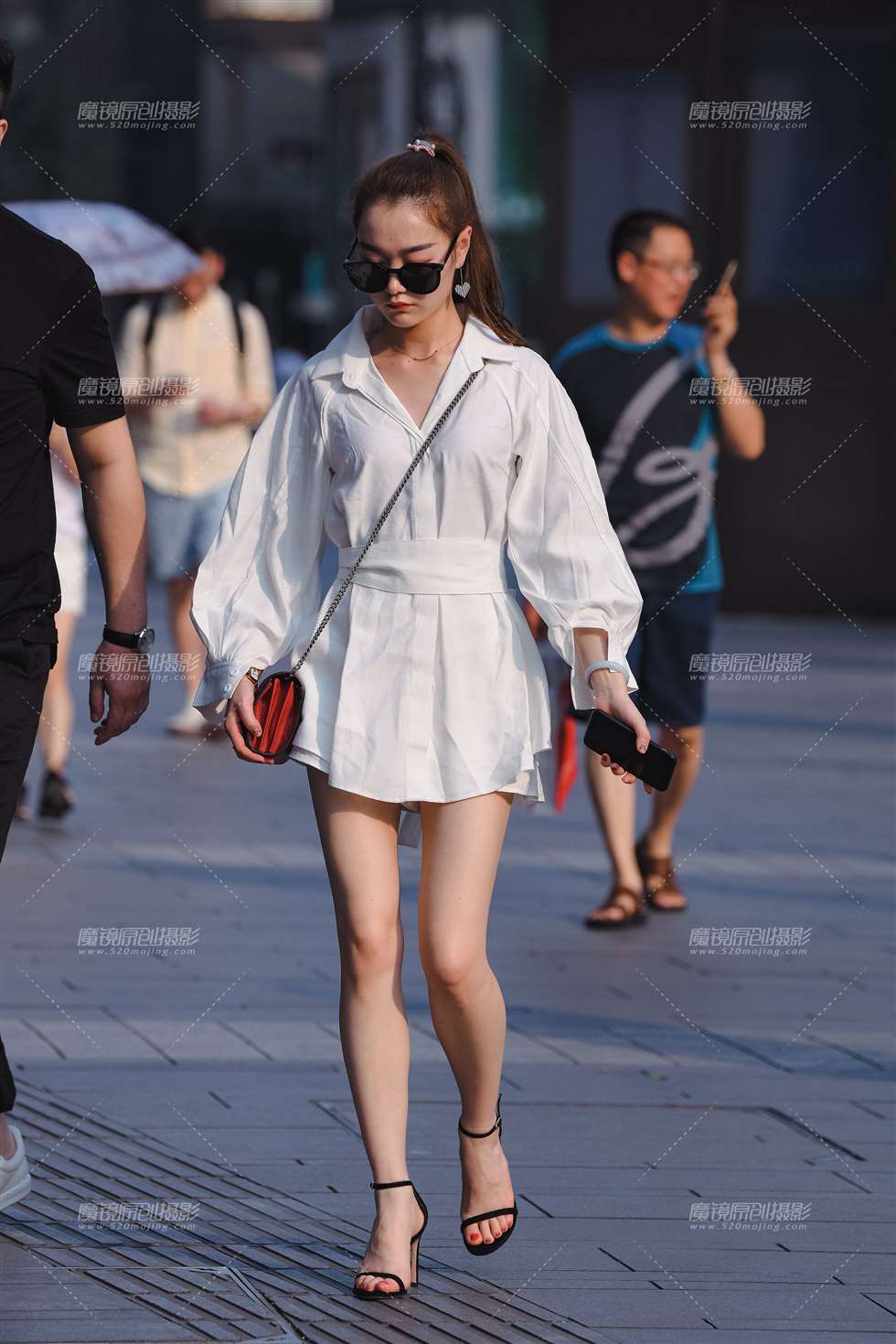 图片[1]-【久久赛帖】白色衬衫高跟美腿-街拍流行馆
