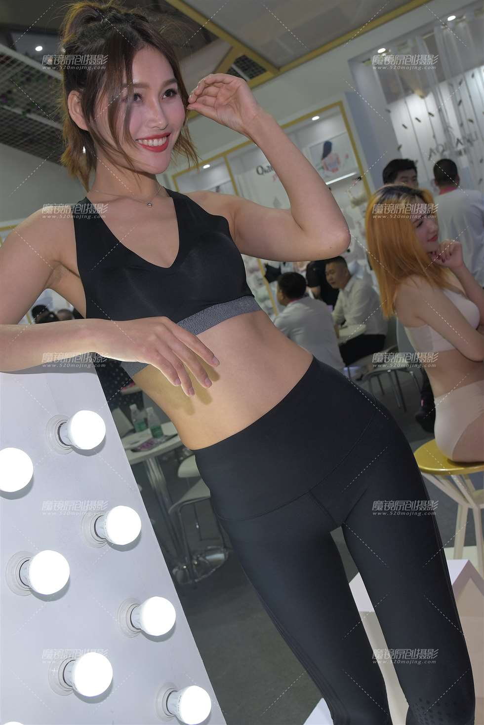 图片[1]-【视觉冲击赛贴】紧身运动装，好身材，好笑容-街拍流行馆