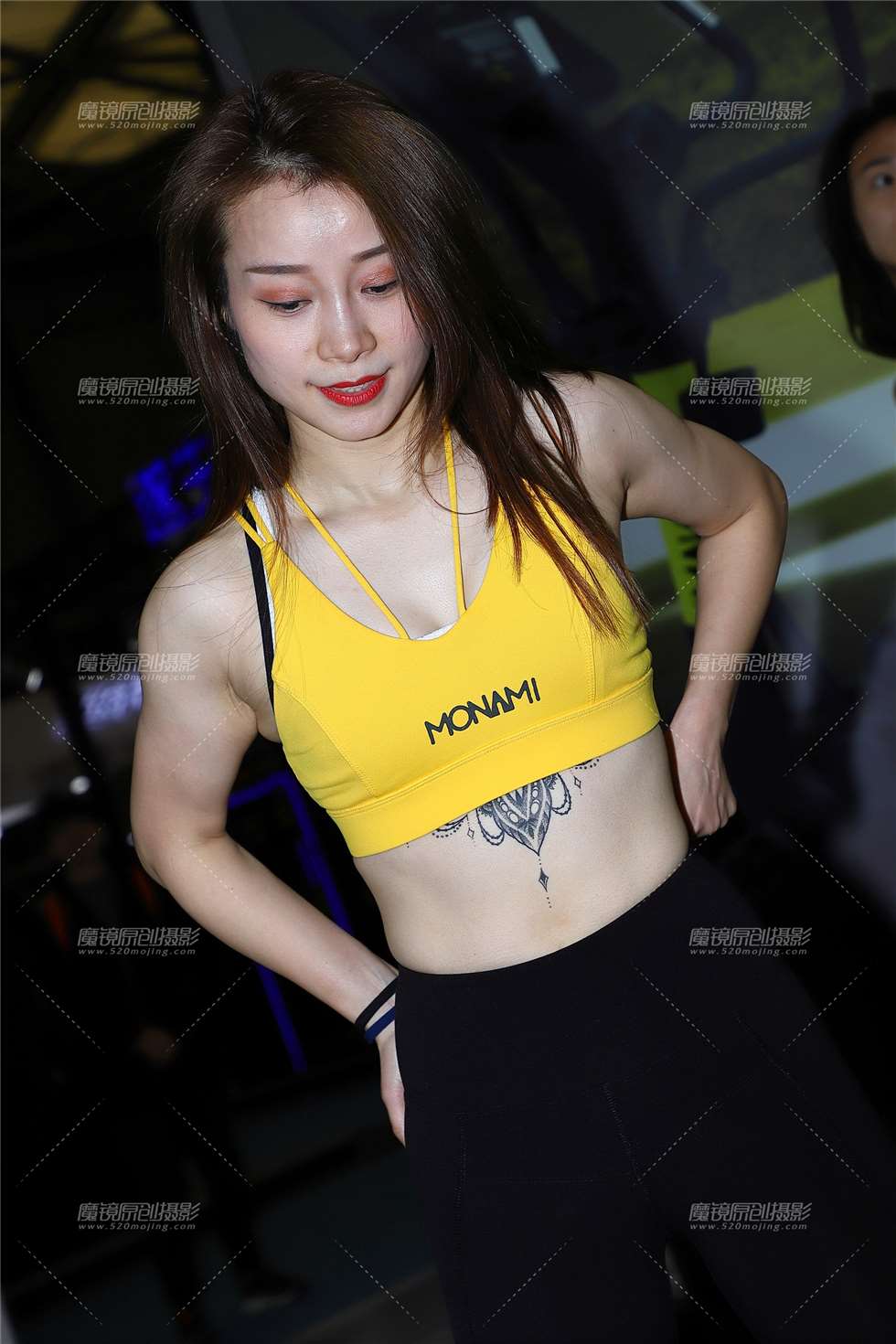 图片[1]-【Mark赛帖】循环运动美女-街拍流行馆