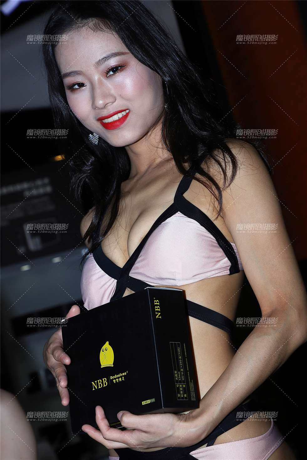 图片[1]-【Mark赛帖】粉色比基尼产品展示-街拍流行馆