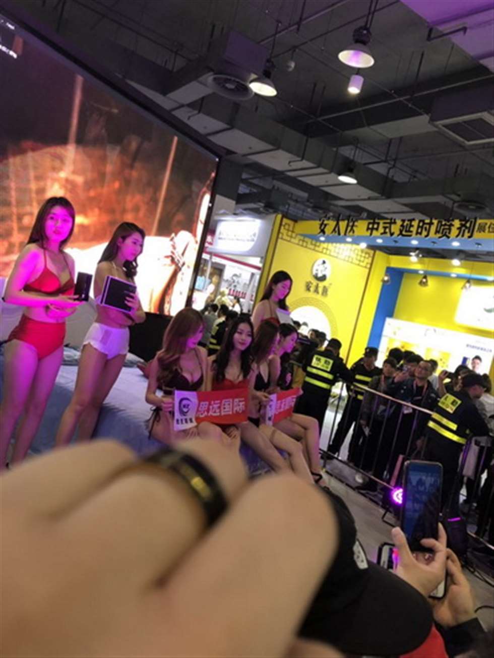 图片[3]-【Mark赛帖】一群比基尼美女-街拍流行馆