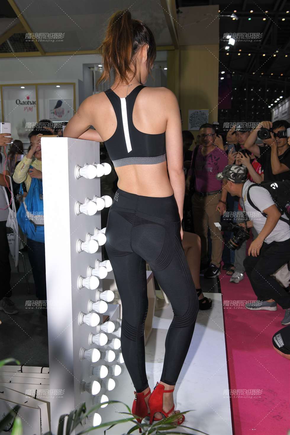 图片[4]-【久久赛帖】内衣展健美装-街拍流行馆