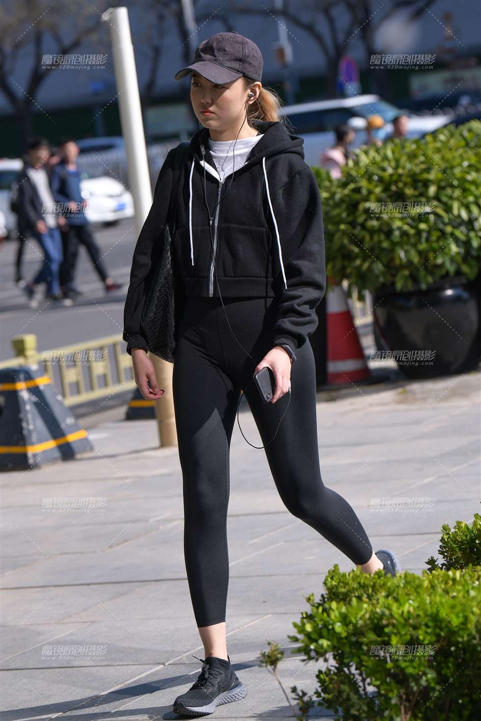 图片[1]-【街拍之魂赛帖】戴帽子的酷女孩-街拍流行馆