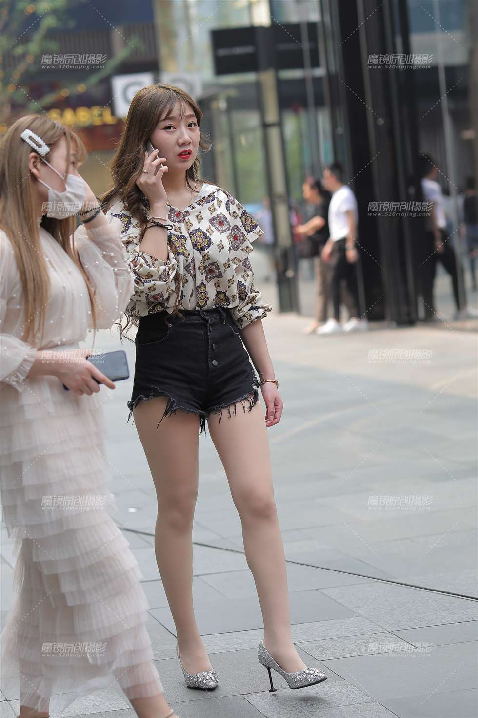图片[1]-【凯恩赛贴】丝袜热裤-街拍流行馆