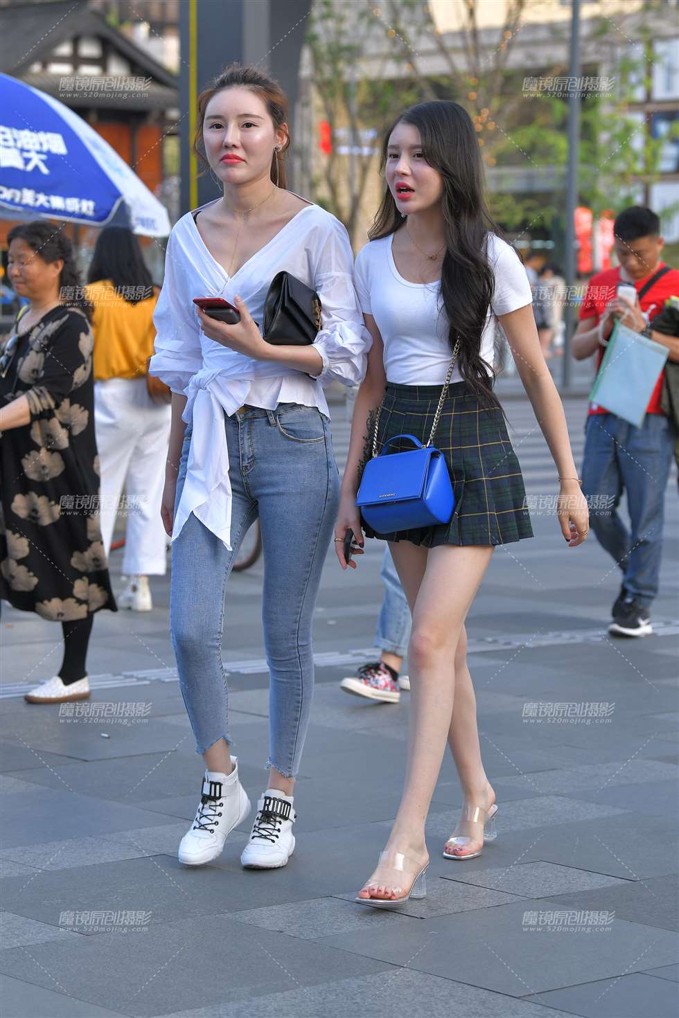 图片[1]-【视觉冲击赛贴】百褶裙美腿VS铅笔紧牛-街拍流行馆
