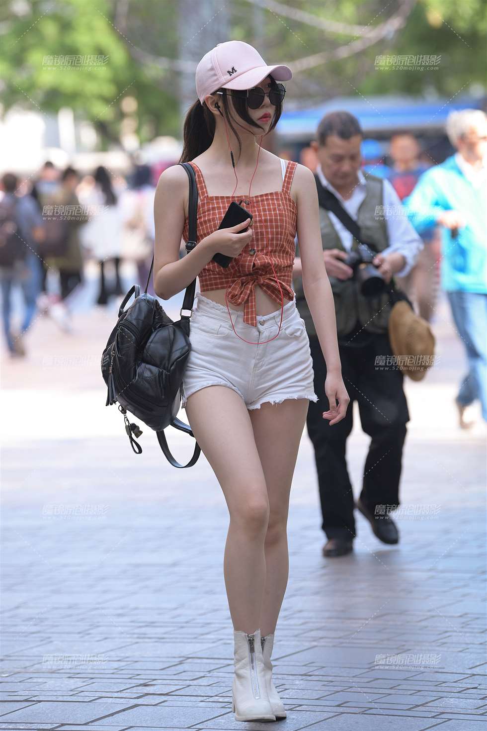 图片[4]-【街拍之魂赛帖】白色翘臀热裤MM-街拍流行馆