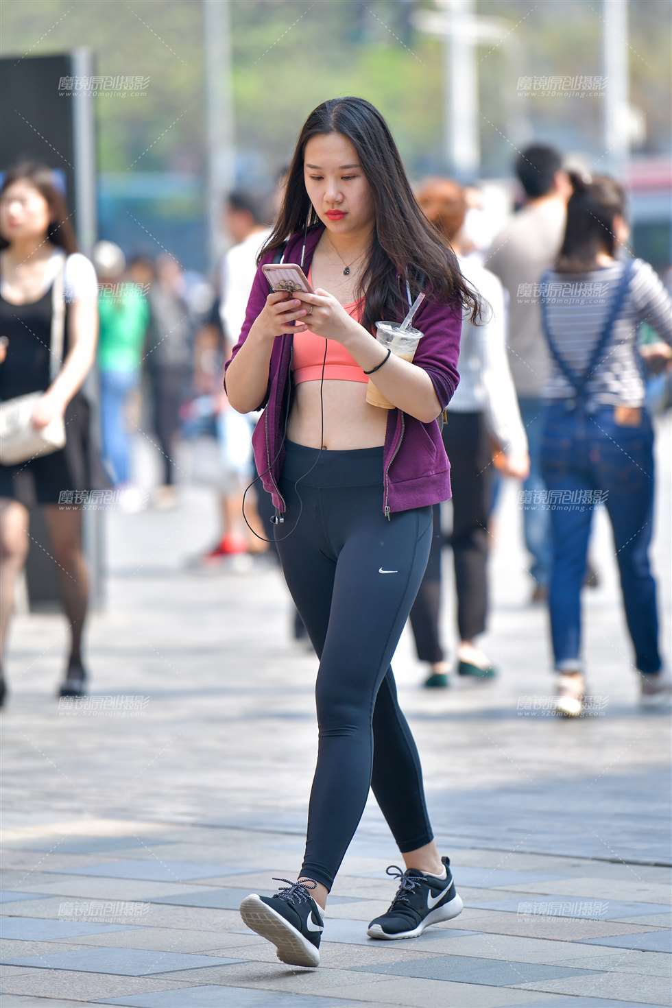 图片[1]-【红石赛帖】性感瑜伽裤美女-街拍流行馆