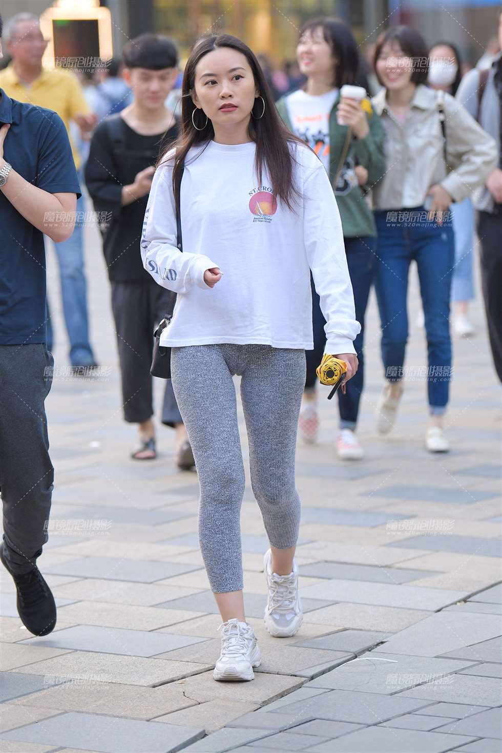 图片[1]-【红石赛帖】性感紧身裤美女-街拍流行馆