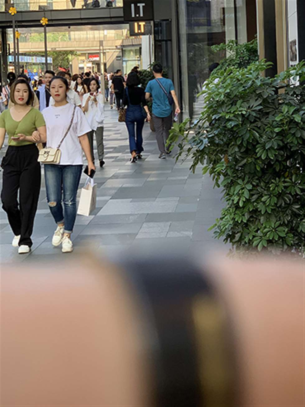 图片[3]-【视觉冲击赛贴】圆润紧牛-街拍流行馆