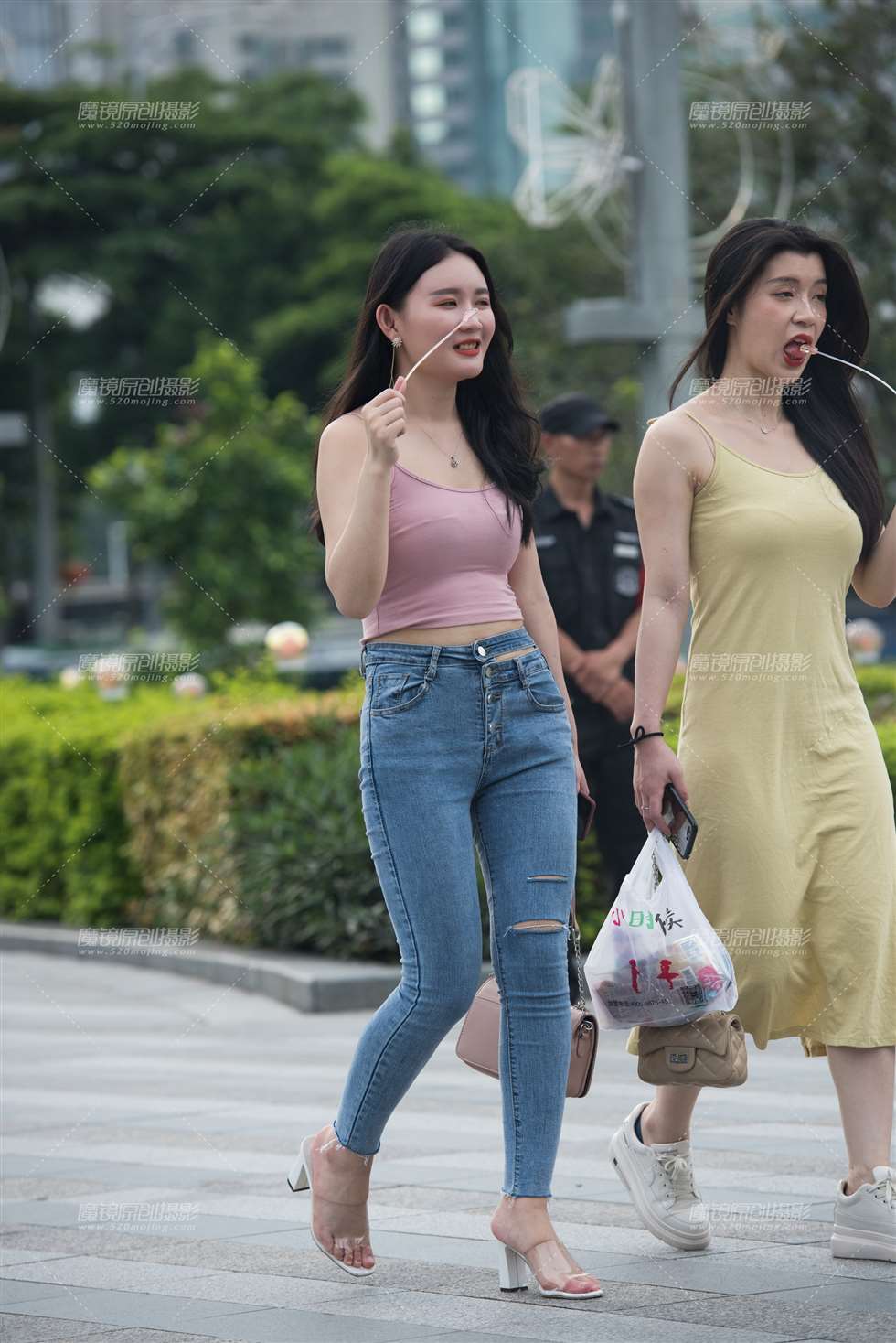 图片[1]-你喜欢吃棒棒糖吗-街拍流行馆