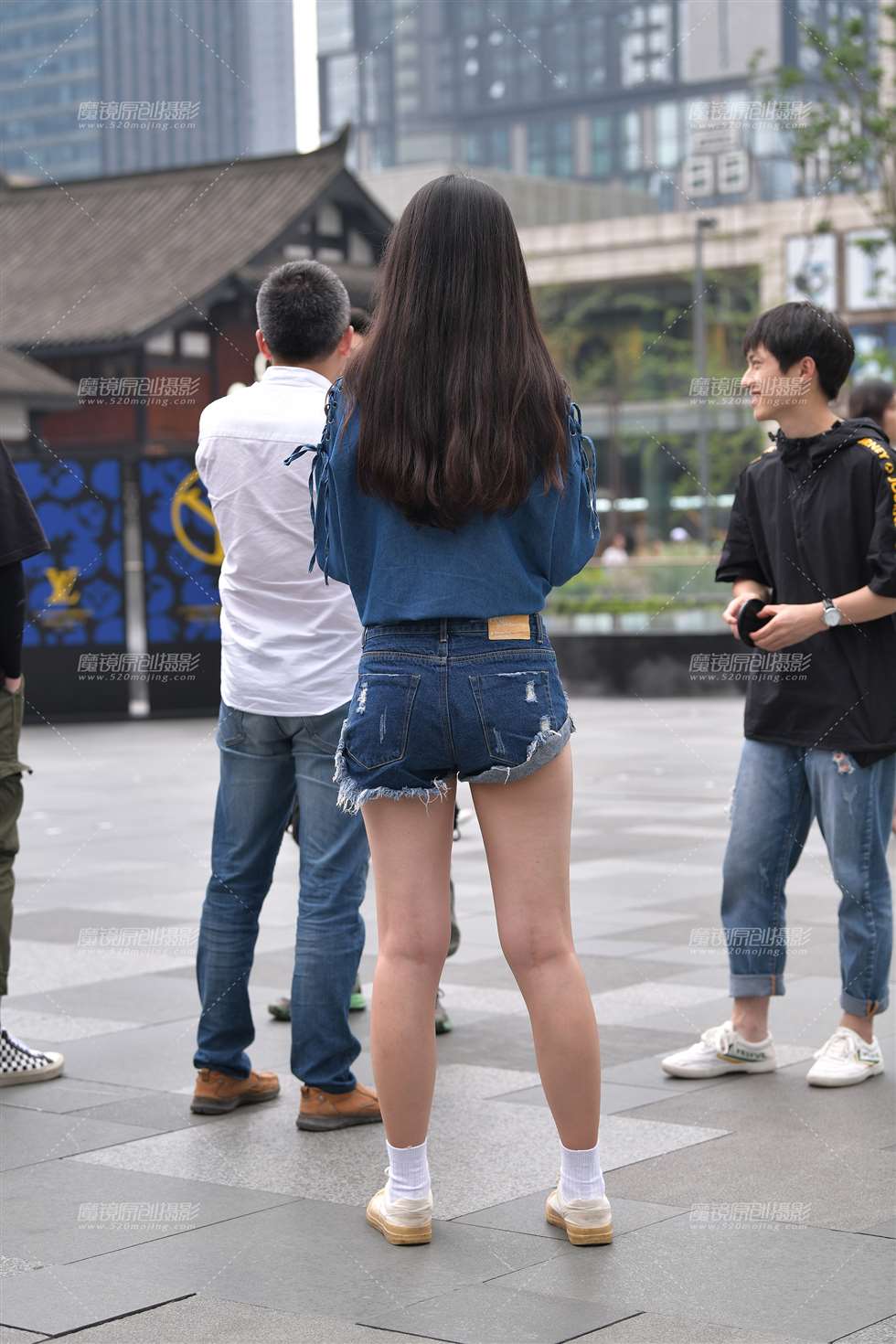 图片[4]-青春的热裤美眉-街拍流行馆