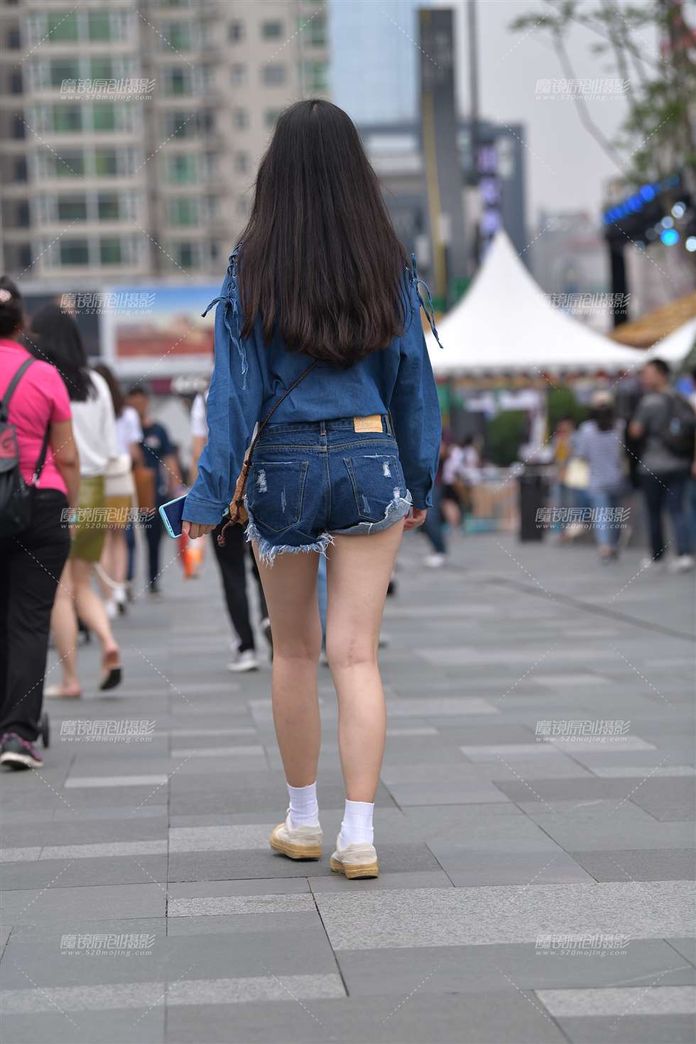 图片[2]-青春的热裤美眉-街拍流行馆