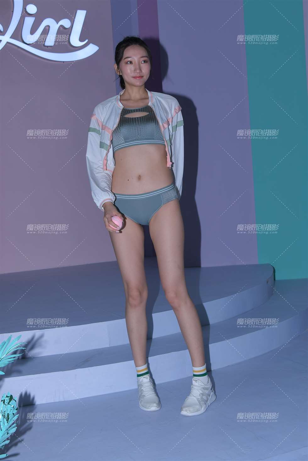 图片[4]-【视觉冲击赛贴】这个展台，展示各种服装-街拍流行馆