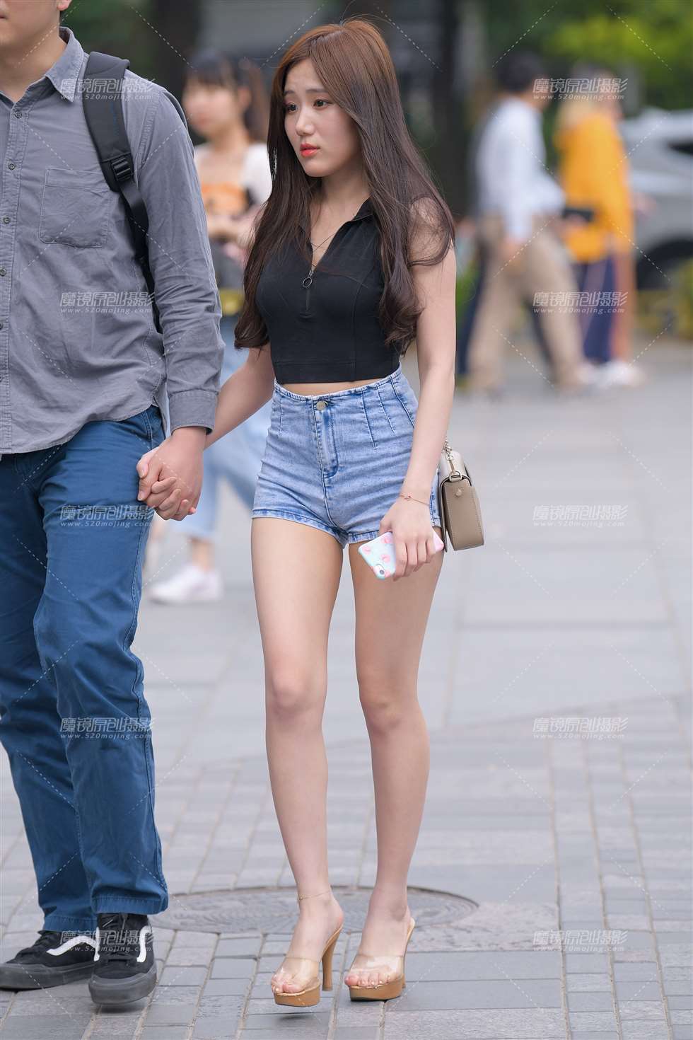 图片[1]-【红石赛帖】高跟热裤美女-街拍流行馆