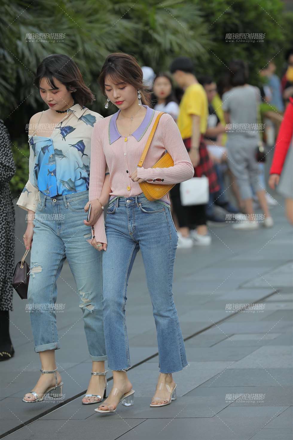 图片[1]-【凯恩赛帖】唯美清秀的女生 总想让人多看一眼-街拍流行馆