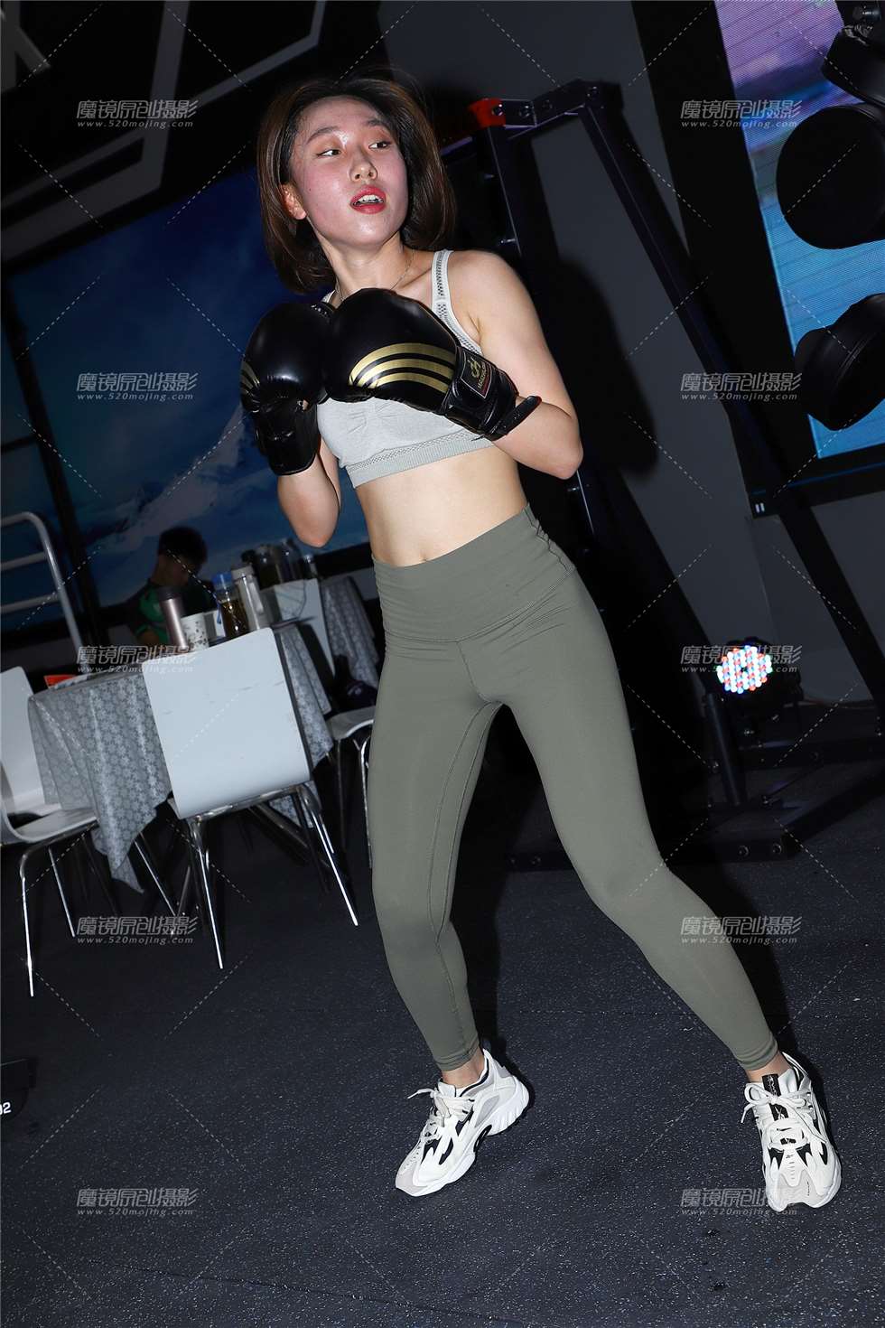 图片[1]-持续变换运动的美女-街拍流行馆