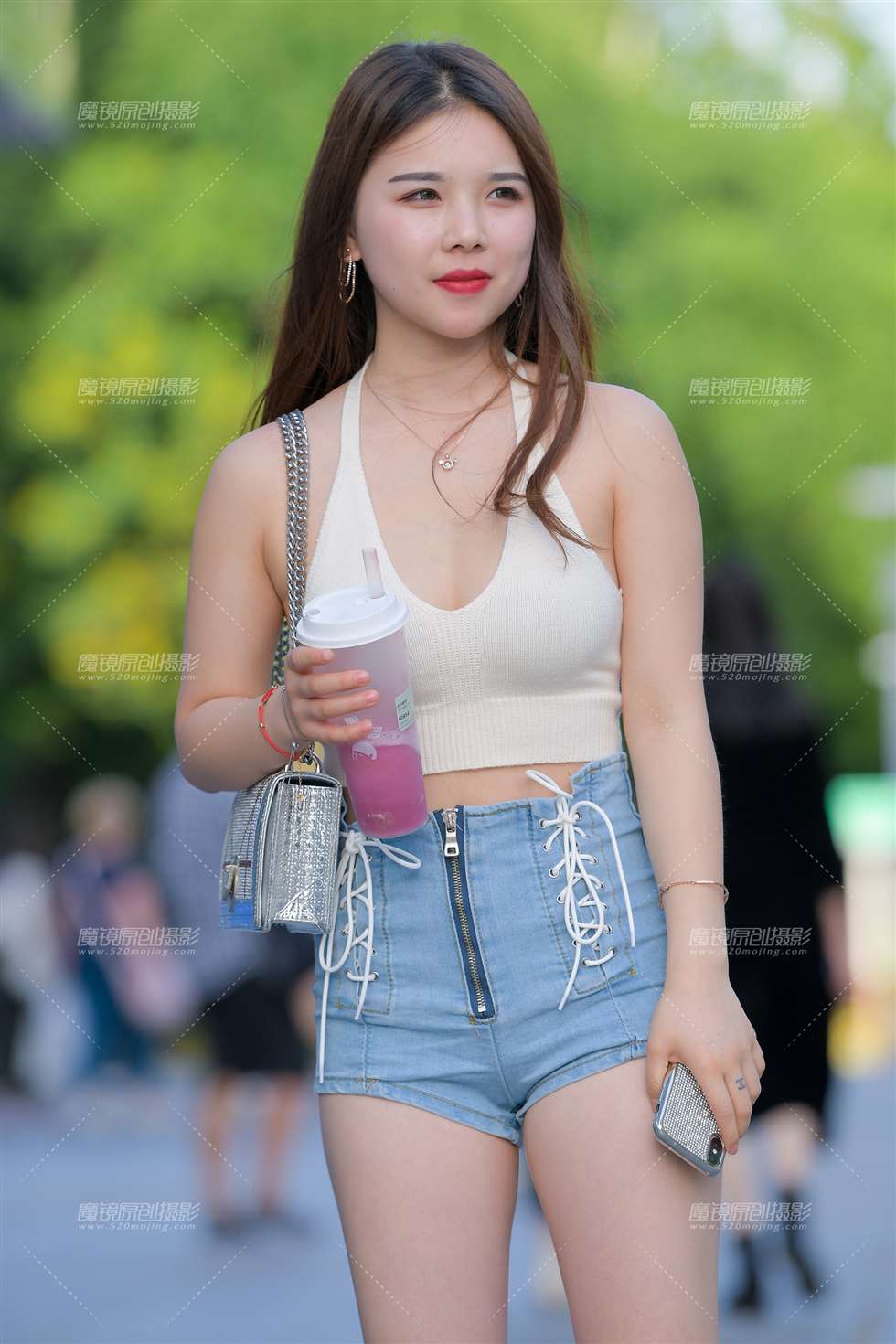 图片[1]-【红石赛帖】性感热裤美女-街拍流行馆