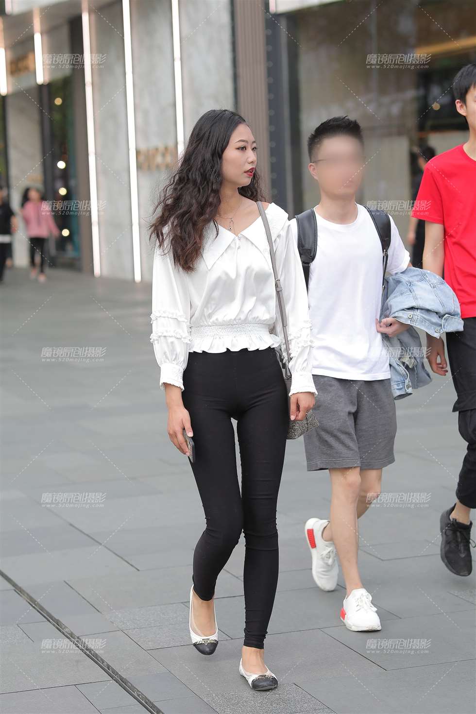 图片[1]-【凯恩赛贴】紧身长腿-街拍流行馆