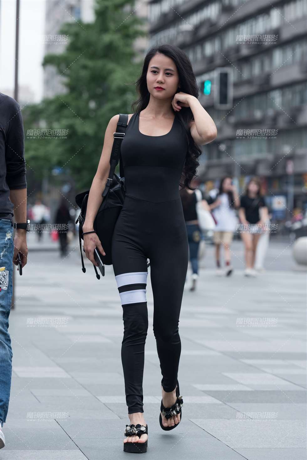 图片[1]-【慕容笙赛贴】今天的风有点大-街拍流行馆