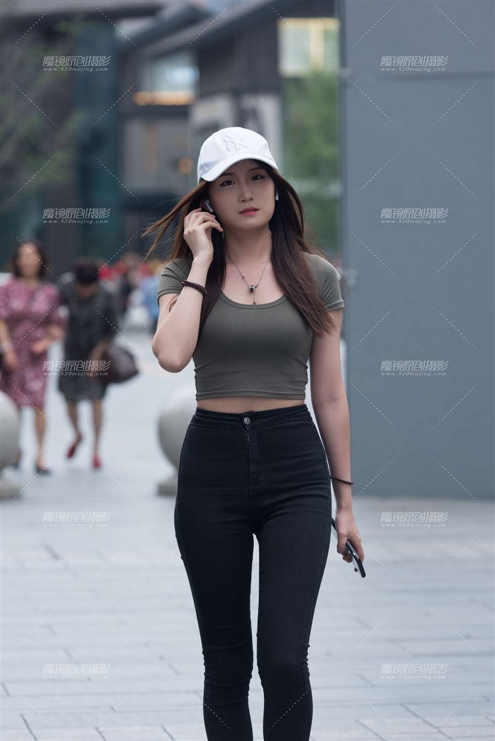 图片[1]-【慕容笙赛贴】听歌的美女-街拍流行馆