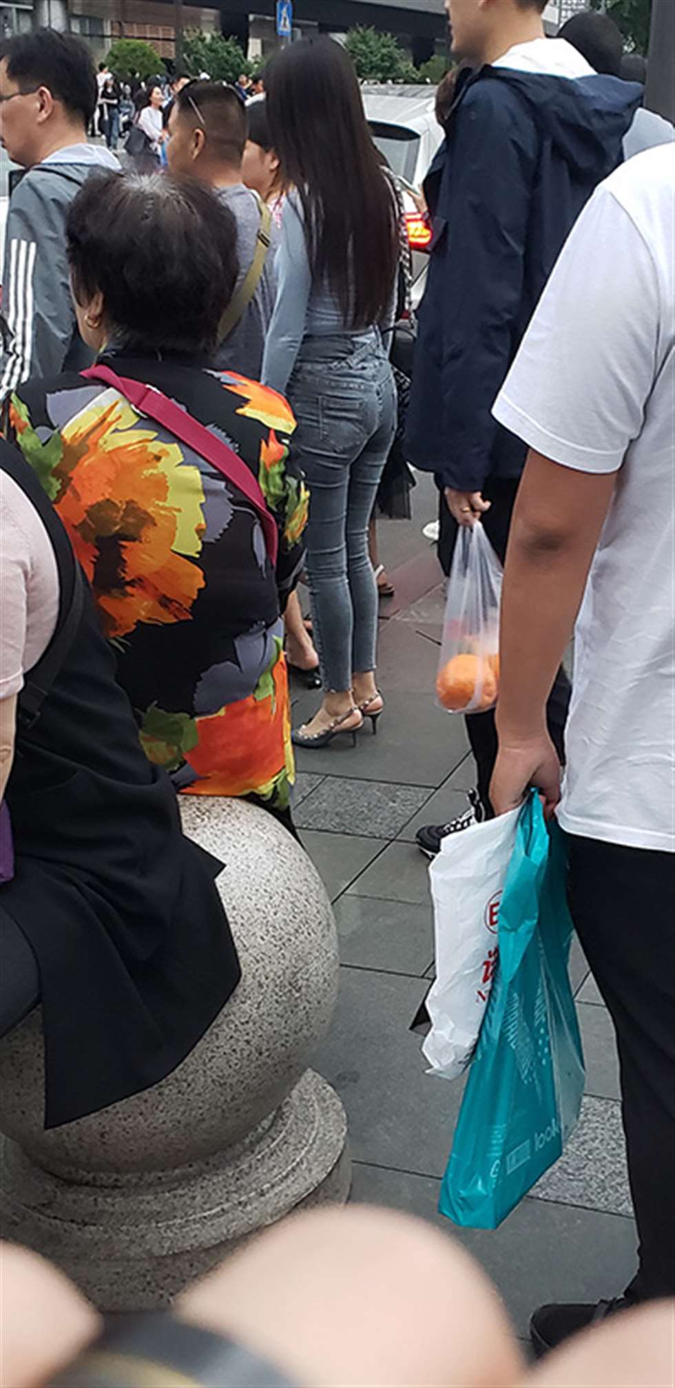 图片[3]-【凯恩赛贴】搭讪翘臀美眉 她视乎对我有好感-街拍流行馆