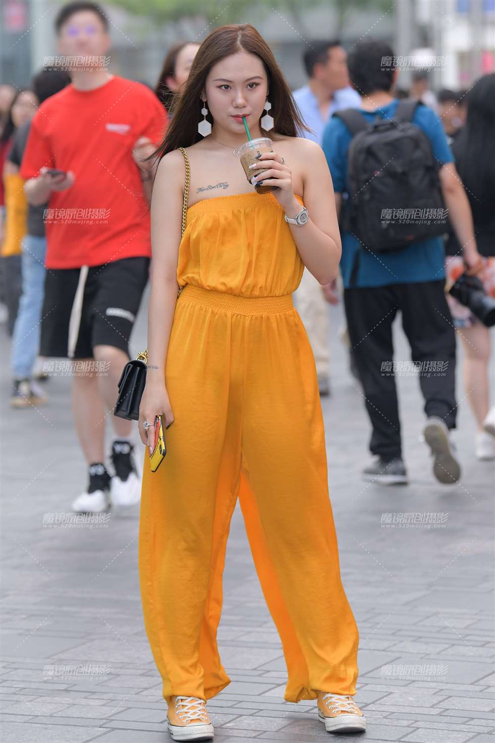 图片[1]-【红石赛贴】性感连体裤美女-街拍流行馆