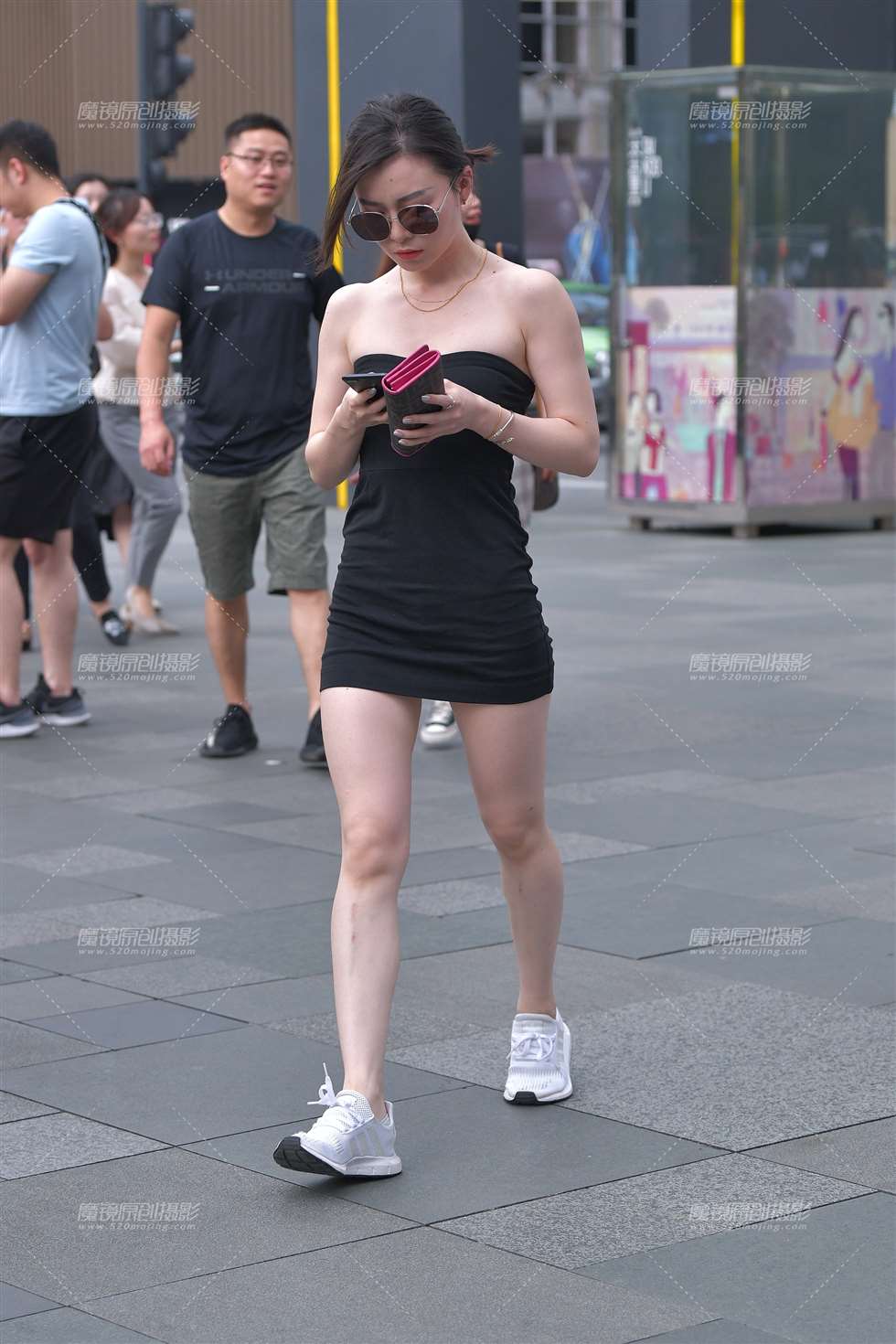 图片[4]-【视觉冲击赛贴】性感抹胸的女人-街拍流行馆