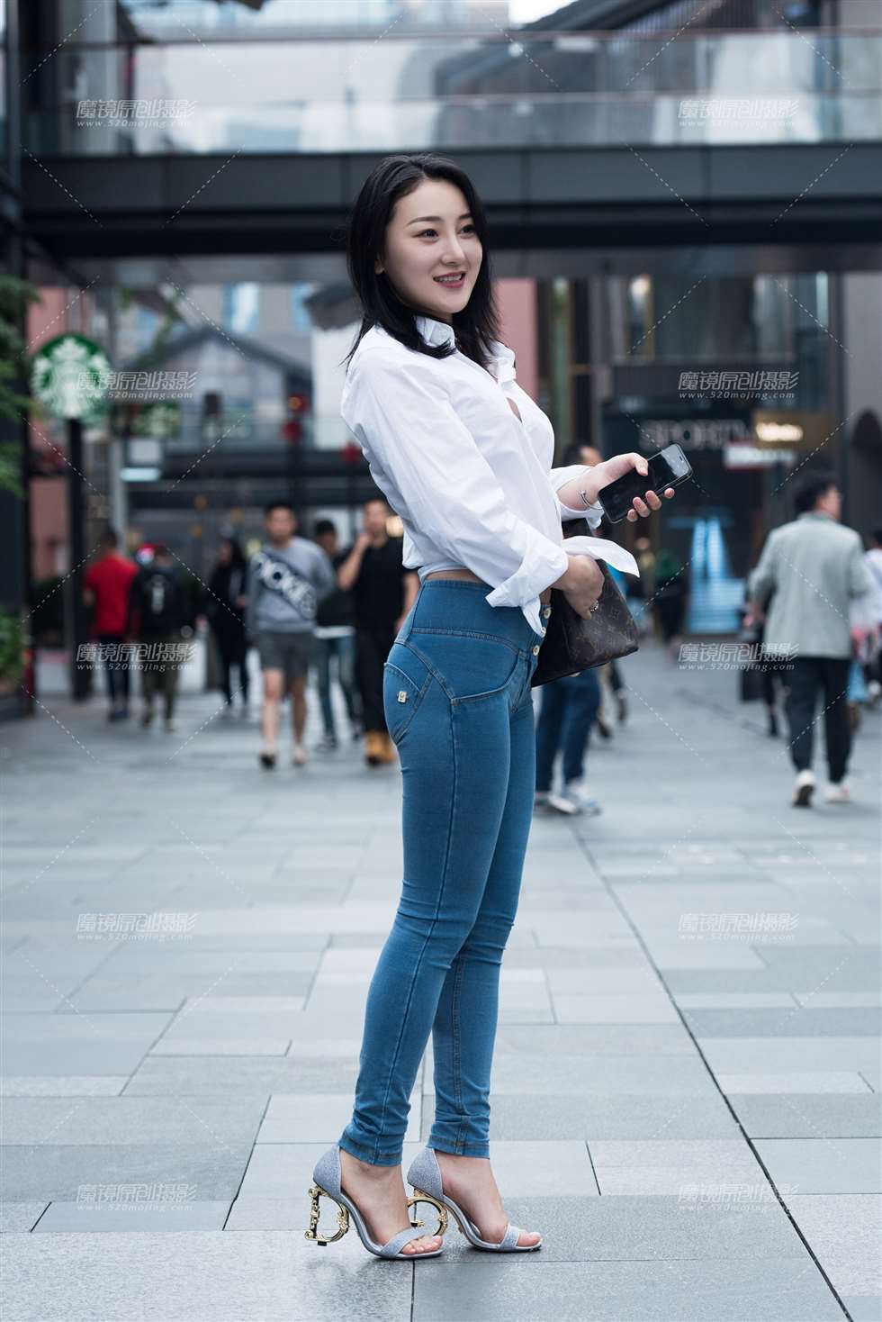 图片[1]-【慕容笙赛贴】紧身牛子美女-街拍流行馆