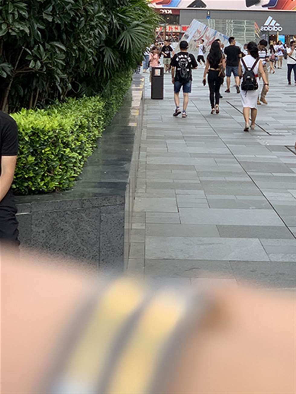 图片[3]-【视觉冲击赛贴】GG皮带，露腰，紧牛小姐姐-街拍流行馆