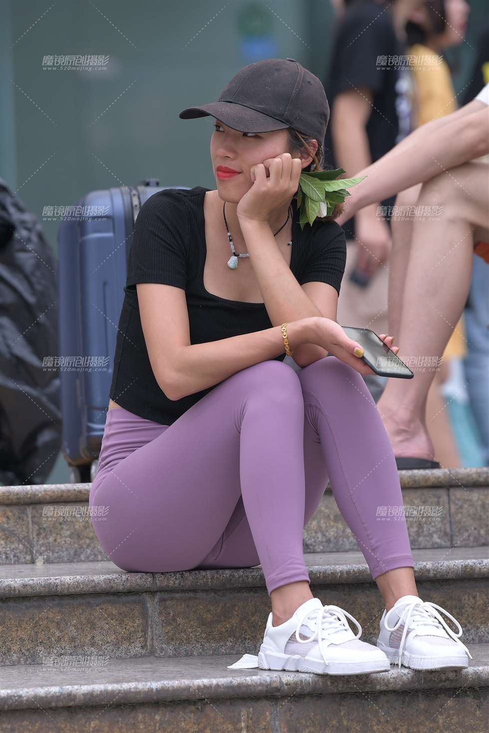 图片[1]-【视觉冲击赛贴】遇见淡紫色健美裤美眉-街拍流行馆