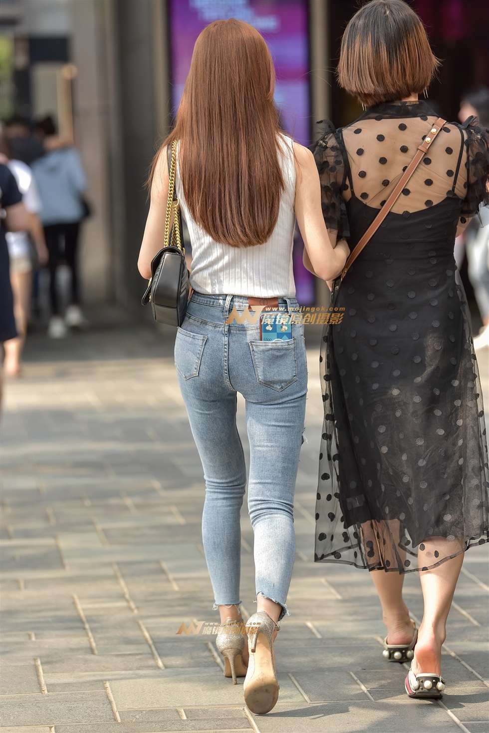 图片[2]-性感时尚的铅笔紧牛小姐姐-街拍流行馆