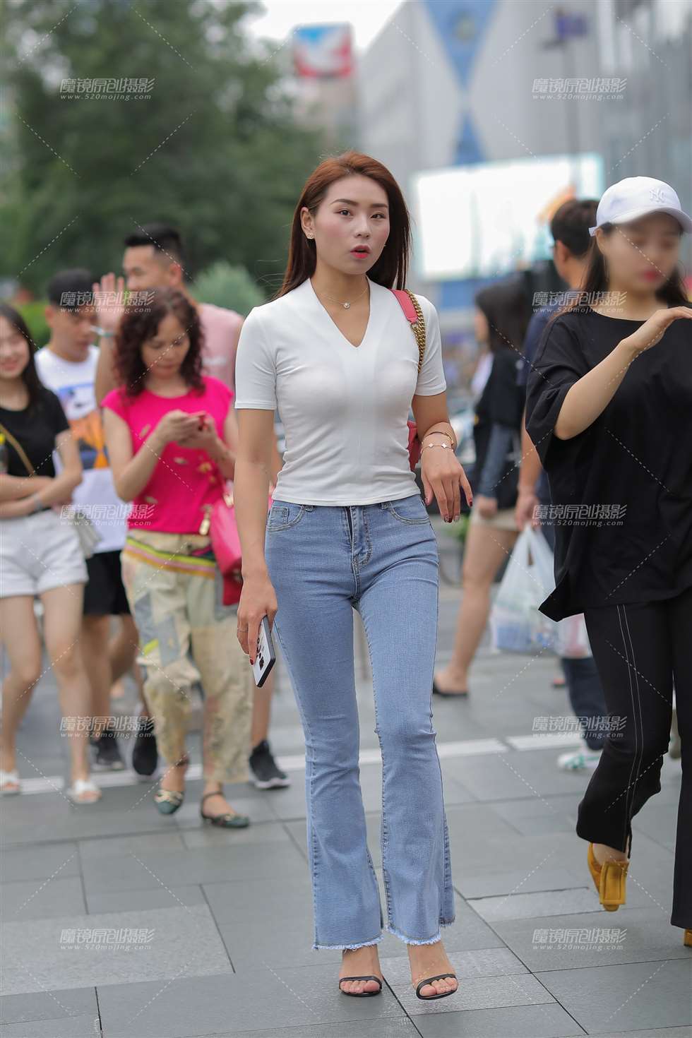 图片[1]-【凯恩赛贴】紧牛长腿-街拍流行馆
