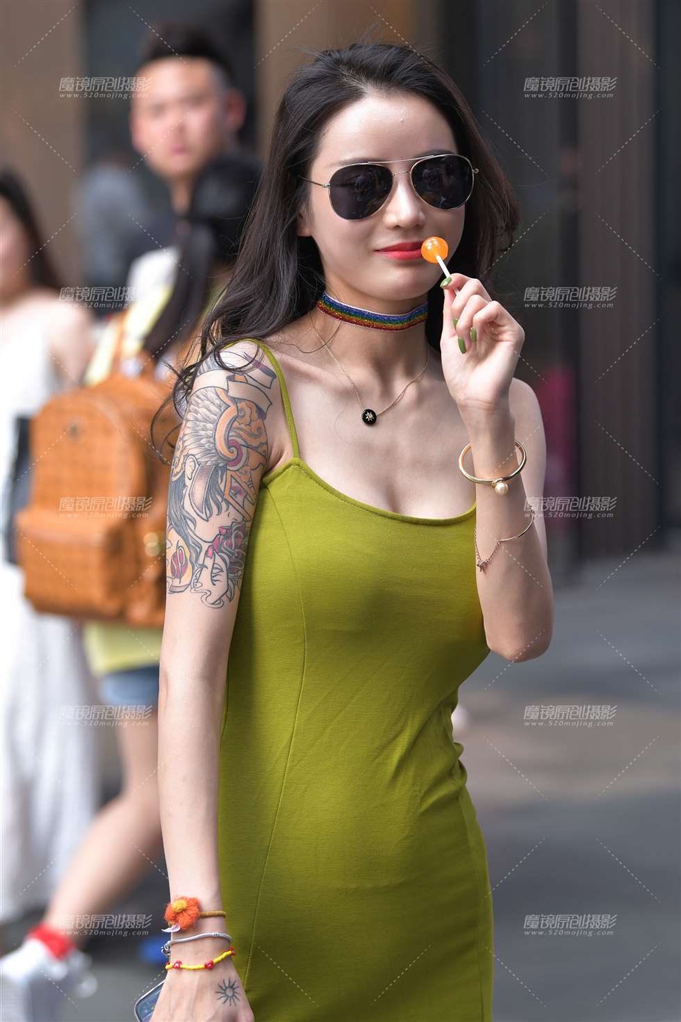 图片[1]-【视觉冲击赛贴】前凸后翘的性感美女-街拍流行馆