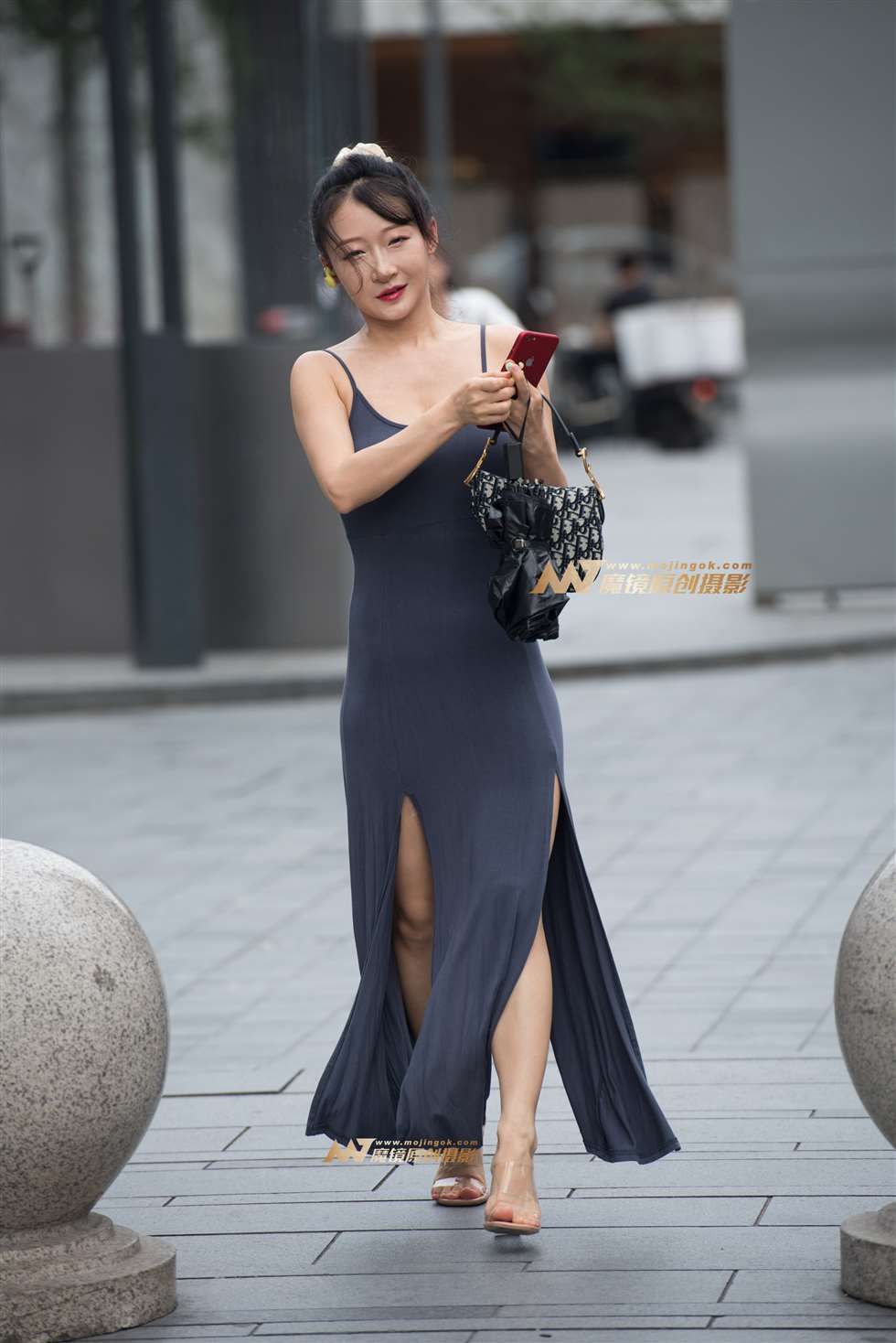 图片[1]-包逛街臀裙美女-街拍流行馆