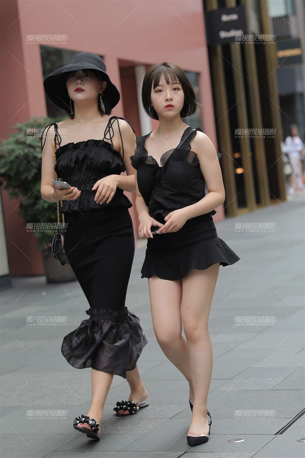 图片[1]-【凯恩赛贴】可爱的短裙邻家女孩-街拍流行馆