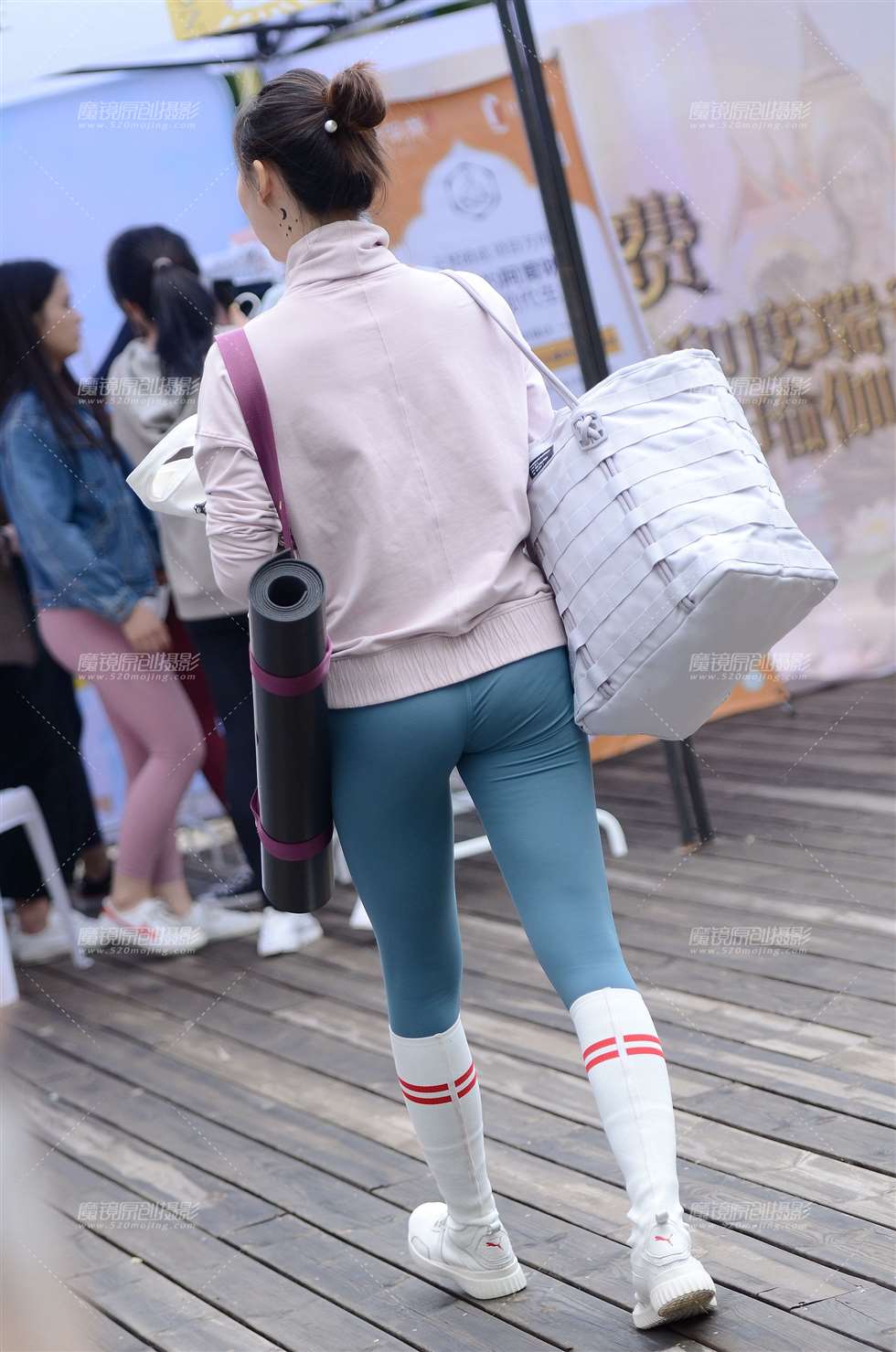 图片[1]-【神摄手赛帖】开心美女-街拍流行馆