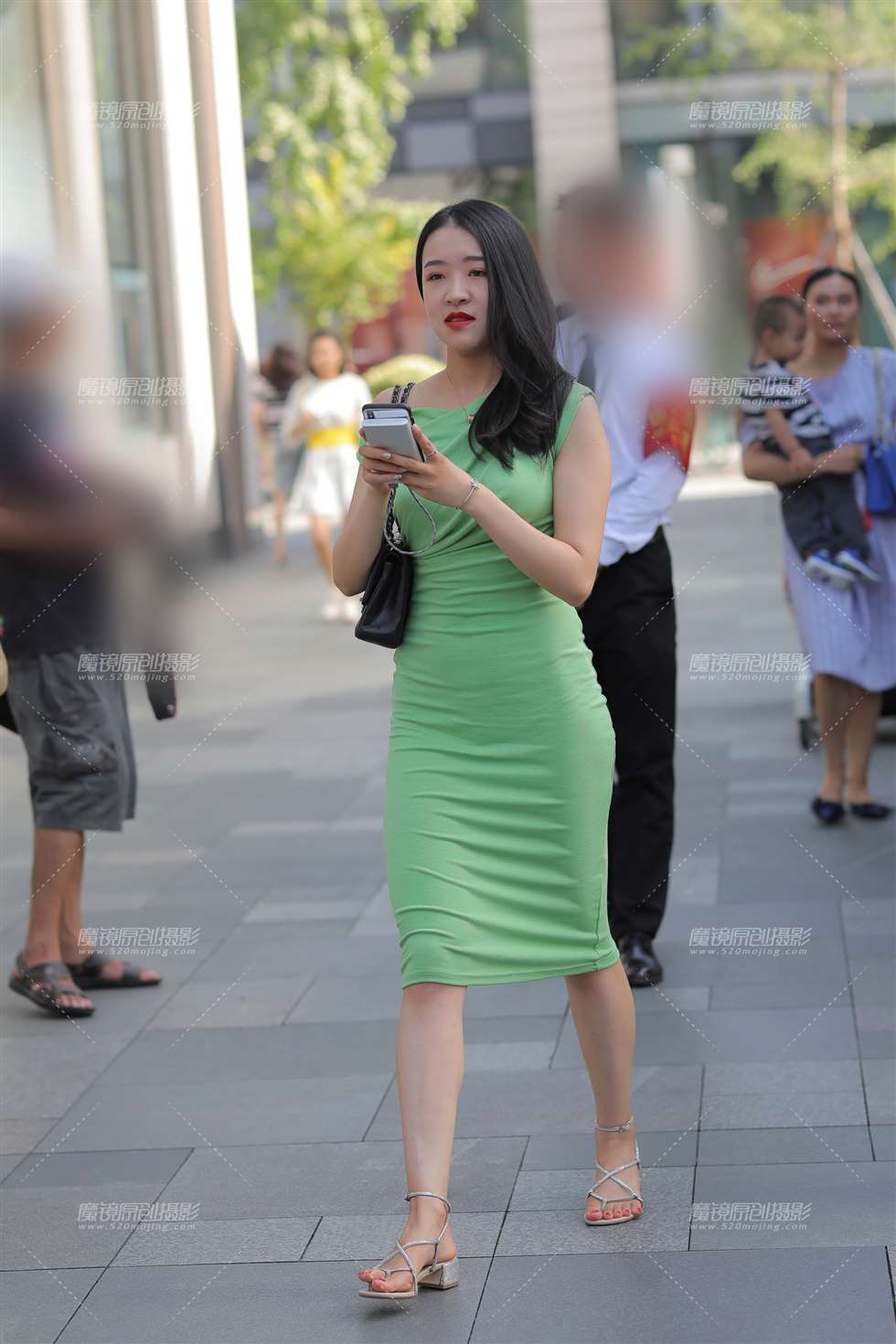 图片[1]-【凯恩赛贴】性感绿包臀裙-街拍流行馆