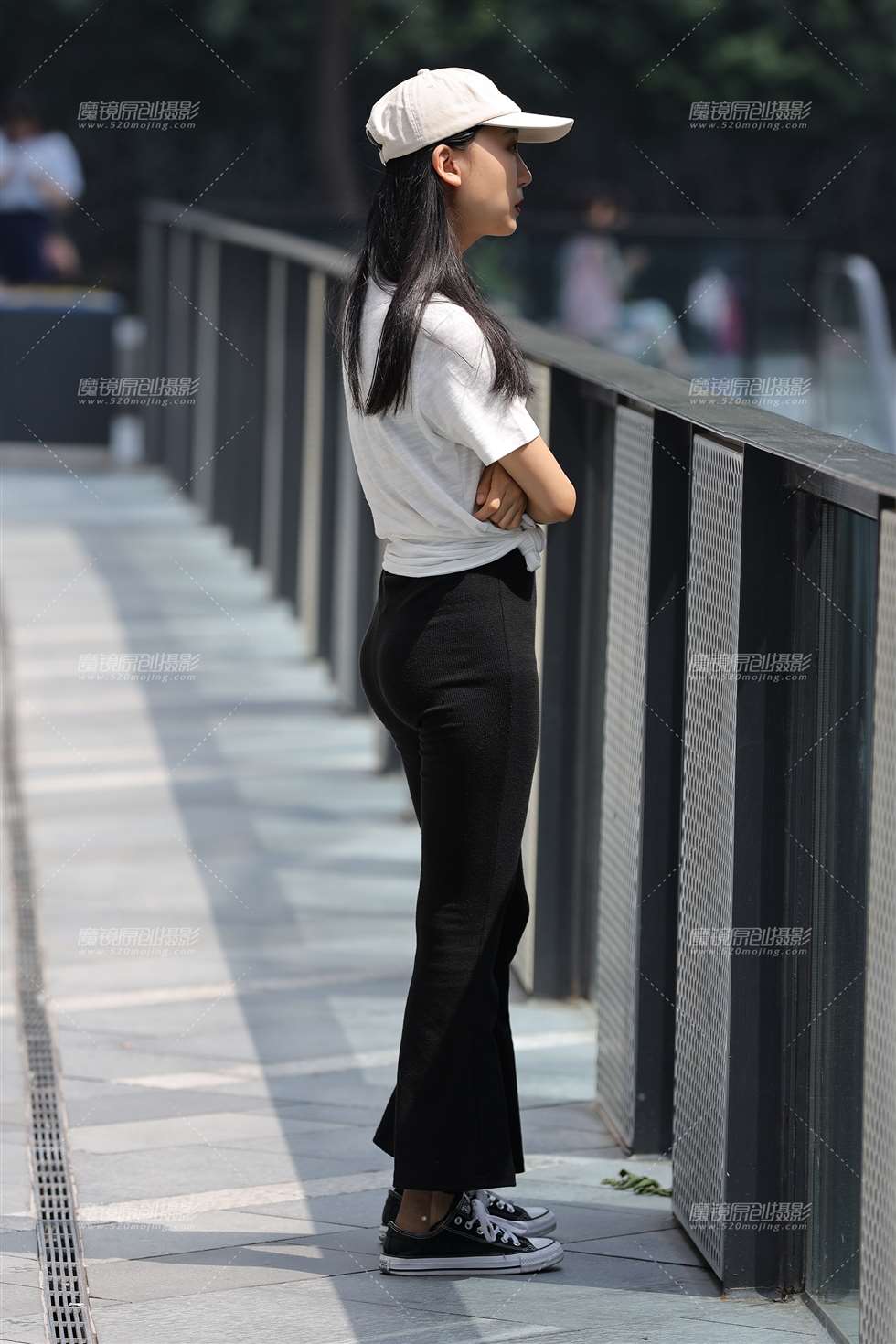 图片[1]-【小默赛帖】第1383篇翘丽美女-街拍流行馆