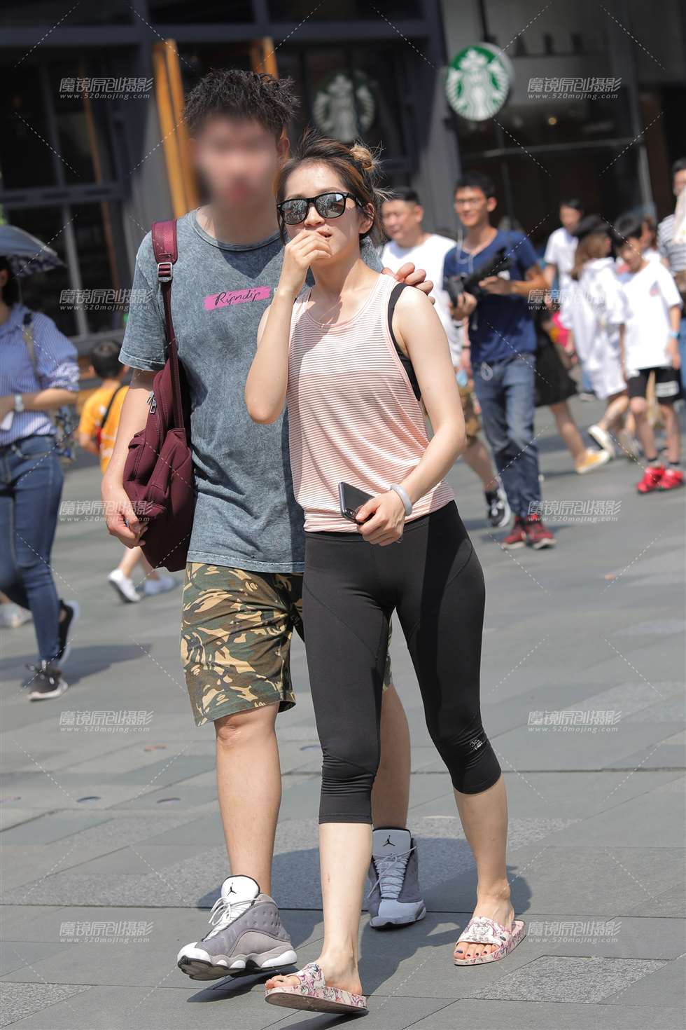 图片[1]-【凯恩赛贴】运动紧身裤小妹-街拍流行馆