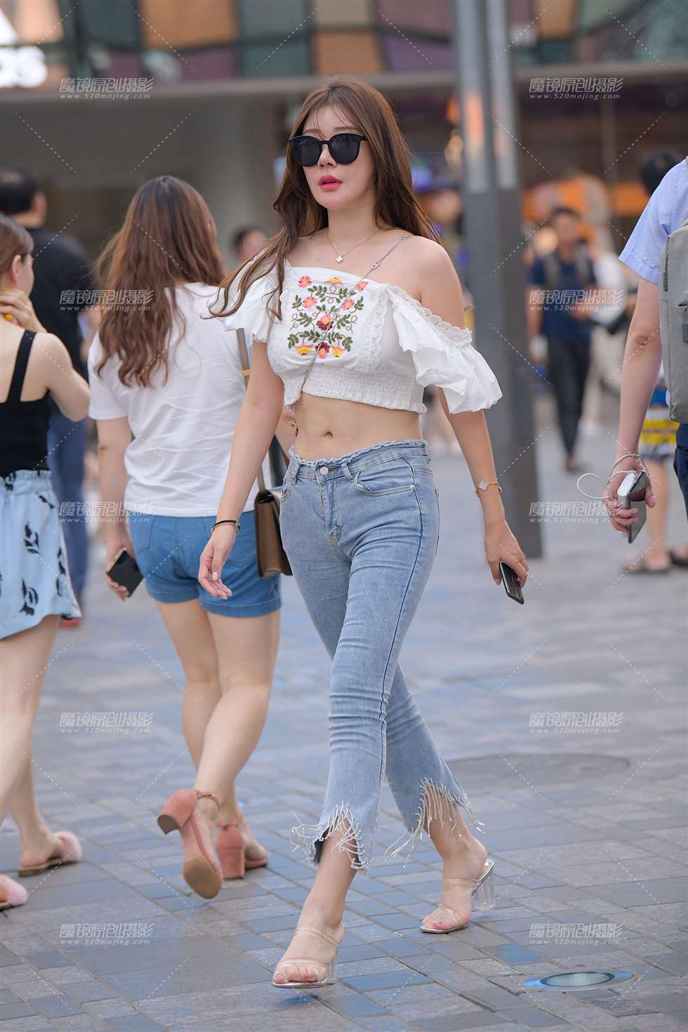 图片[1]-【街拍之魂赛帖】性感饱满紧牛-街拍流行馆
