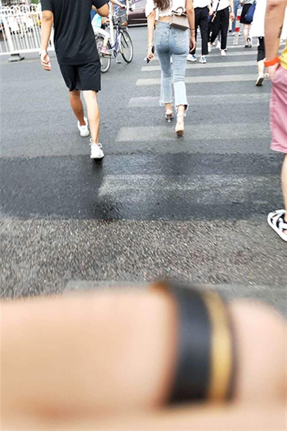 图片[3]-【街拍之魂赛帖】性感饱满紧牛-街拍流行馆