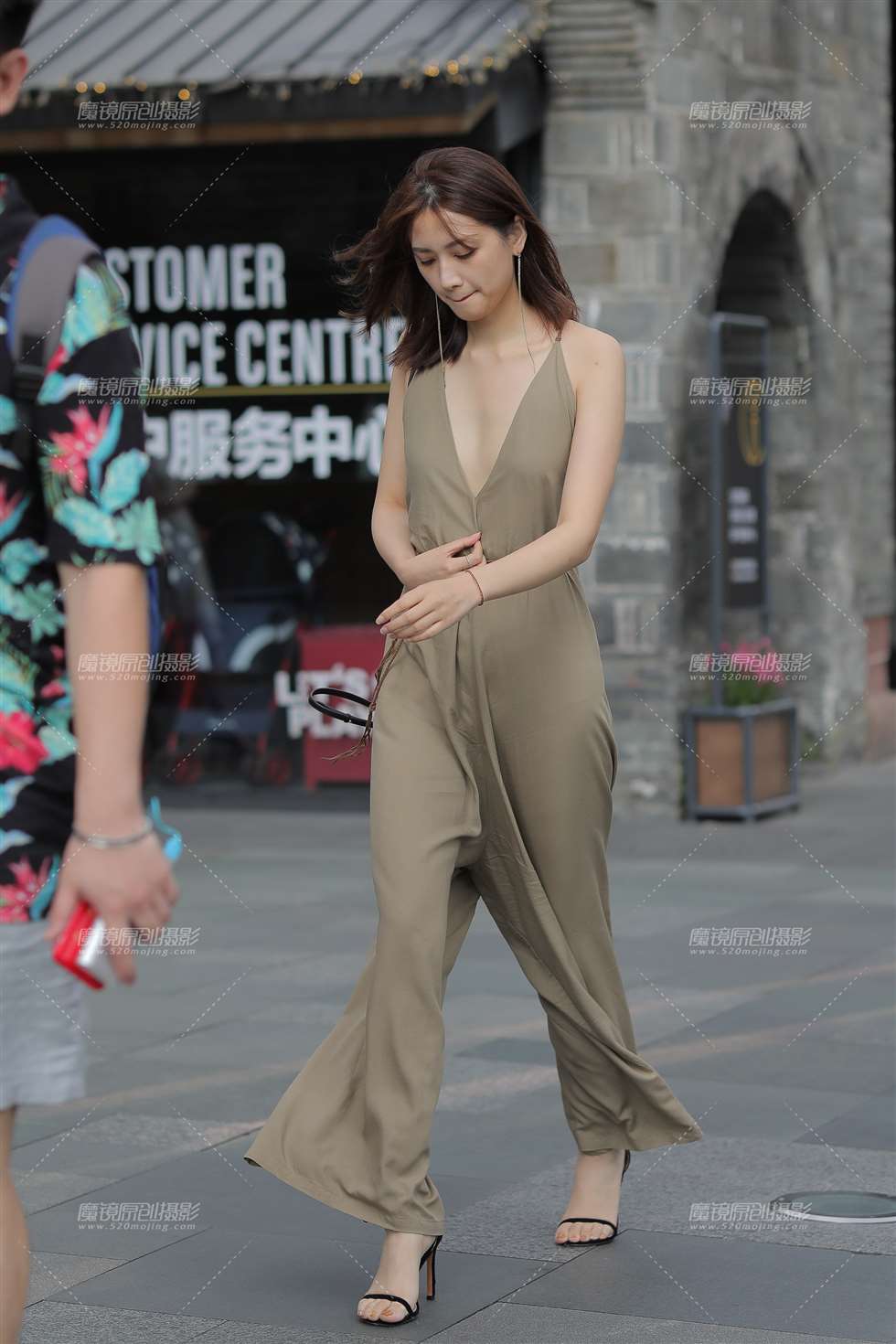 图片[1]-【凯恩赛贴】高挑气质美女-街拍流行馆