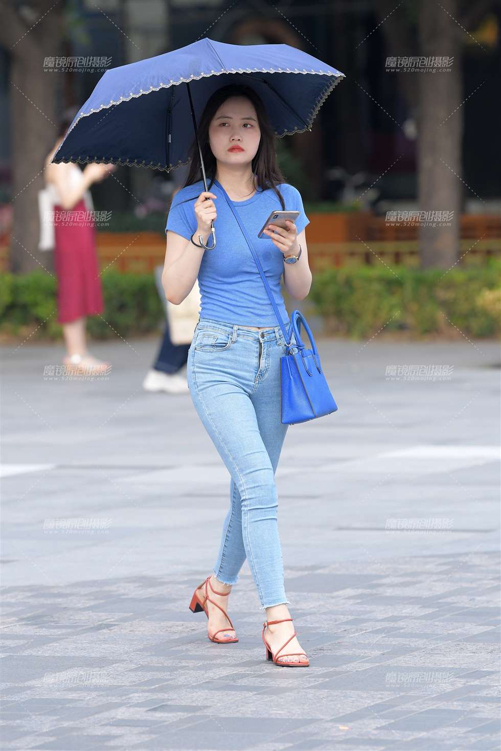 图片[1]-【红石赛贴】漂亮牛仔裤美女-街拍流行馆