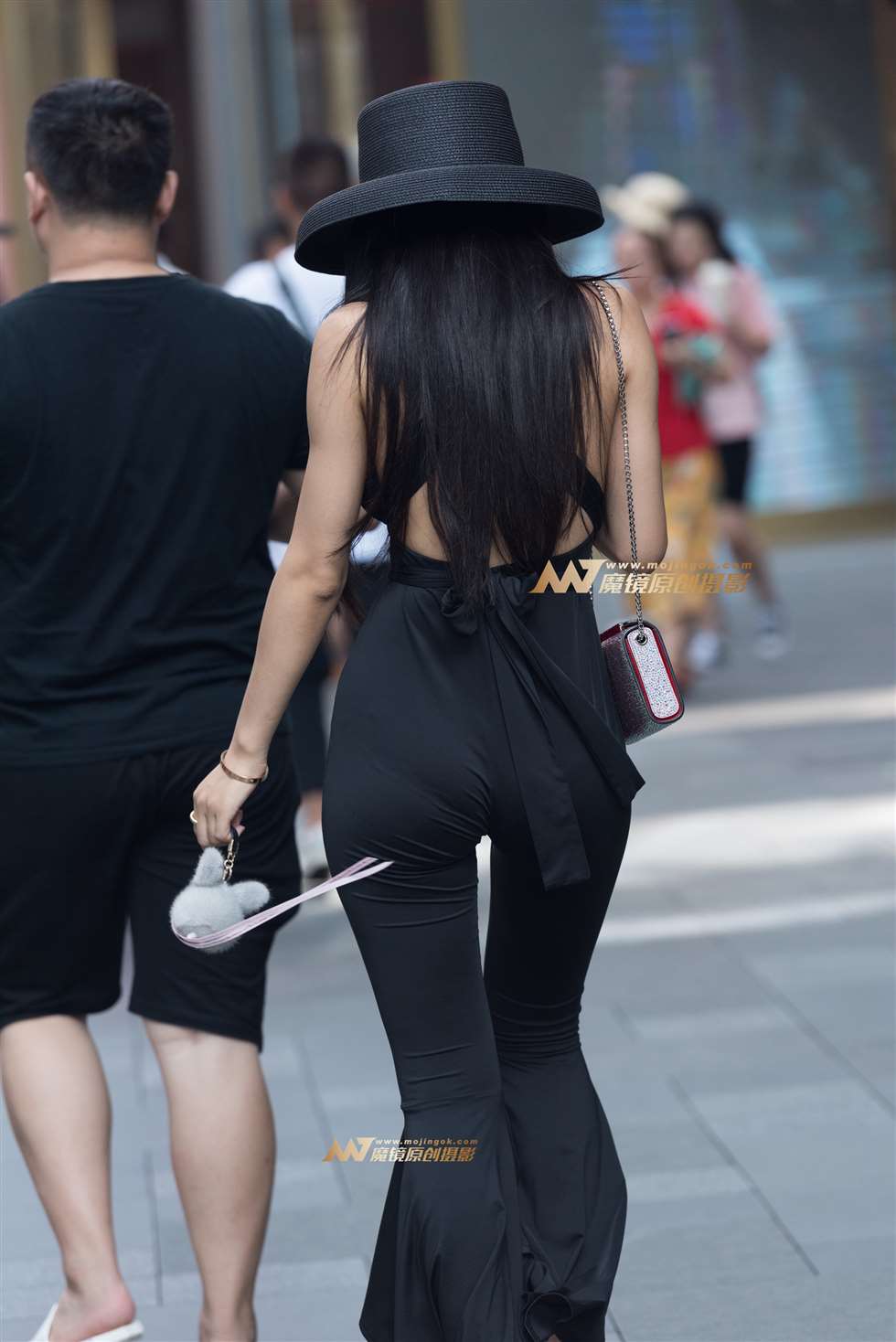 图片[4]-V字领长腿美女-街拍流行馆